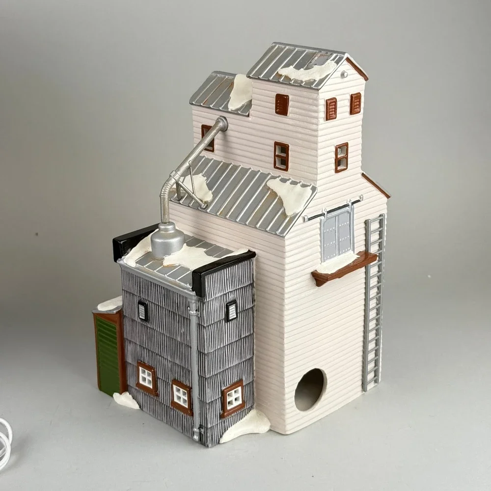 Department 56 Snow Village The Farmer's Co-op Granary‎ 54946 Lighted NOS